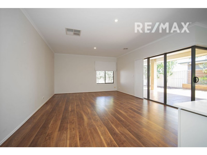 7 St Pauls Place, Gobbagombalin NSW 2650