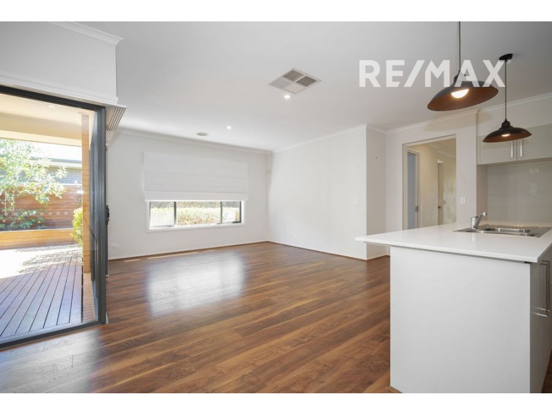 7 St Pauls Place, Gobbagombalin NSW 2650