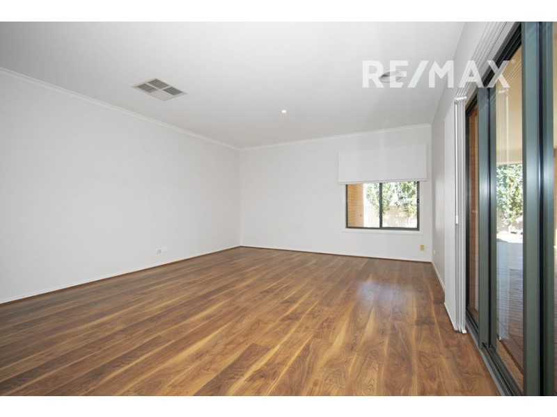 7 St Pauls Place, Gobbagombalin NSW 2650