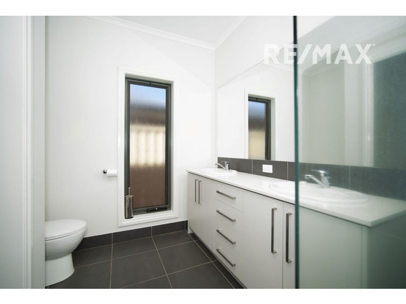 7 St Pauls Place, Gobbagombalin NSW 2650