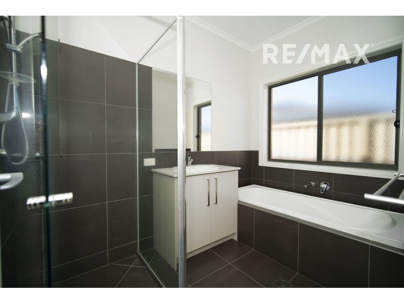 7 St Pauls Place, Gobbagombalin NSW 2650