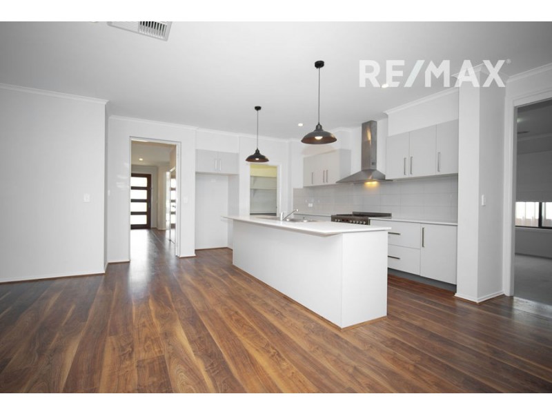 7 St Pauls Place, Gobbagombalin NSW 2650