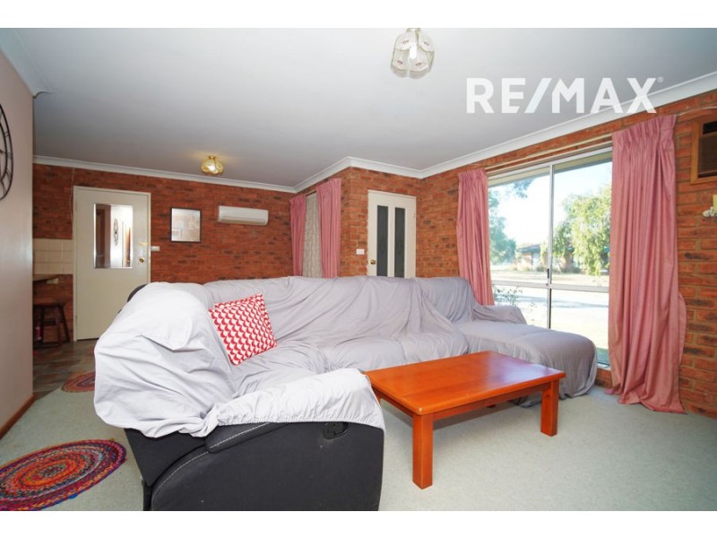 2/10 Malaya Drive, Tolland NSW 2650