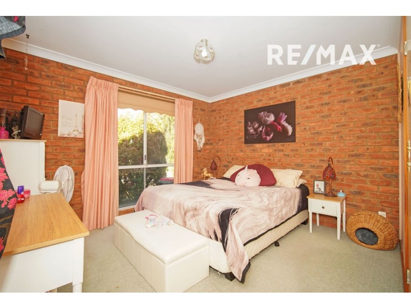 2/10 Malaya Drive, Tolland NSW 2650