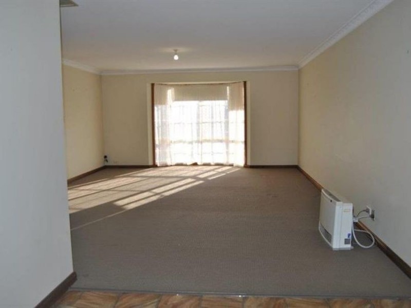 2/30 Gunn Drive, Estella NSW 2650