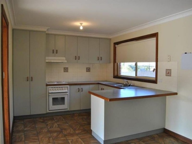 2/30 Gunn Drive, Estella NSW 2650