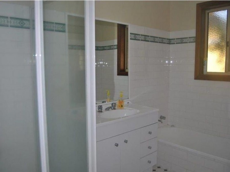 2/30 Gunn Drive, Estella NSW 2650