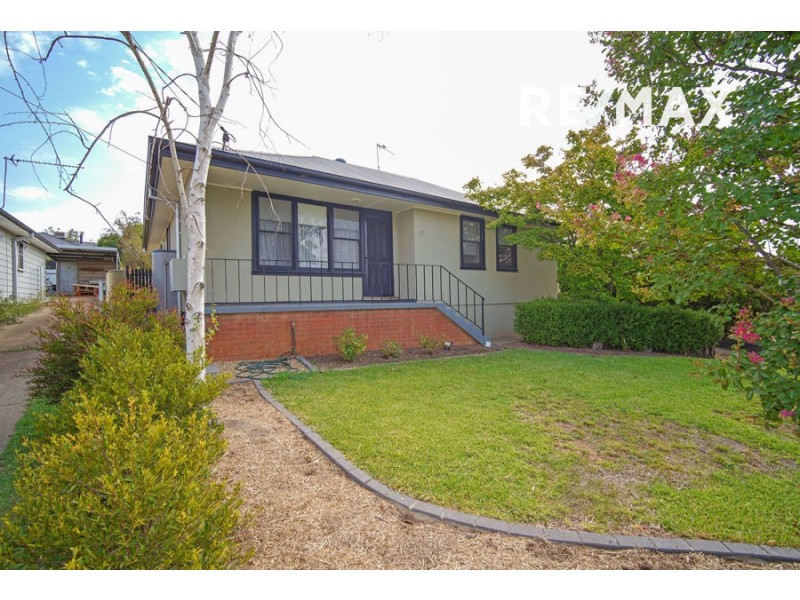 21 Gilmore Avenue, Mount Austin NSW 2650