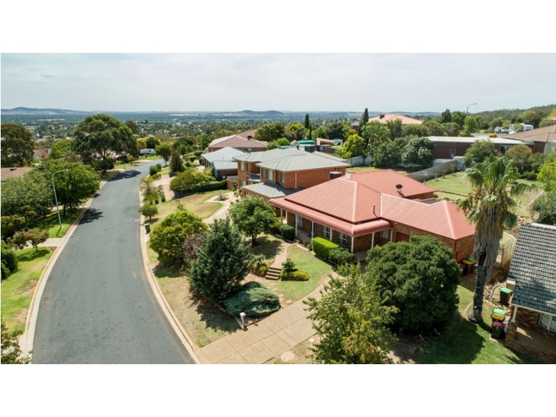17 Lincoln Avenue, Tolland NSW 2650