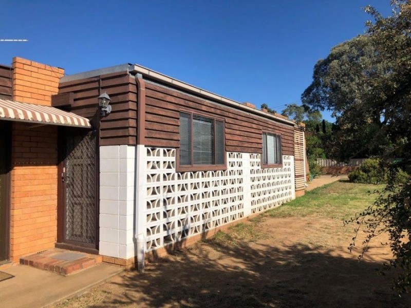 2/12 Marloo Crescent, Kooringal NSW 2650