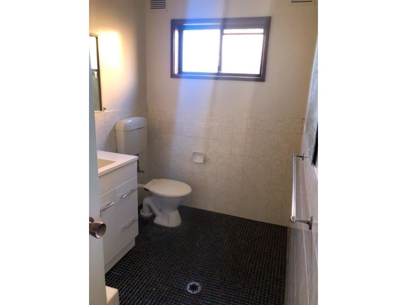 2/12 Marloo Crescent, Kooringal NSW 2650