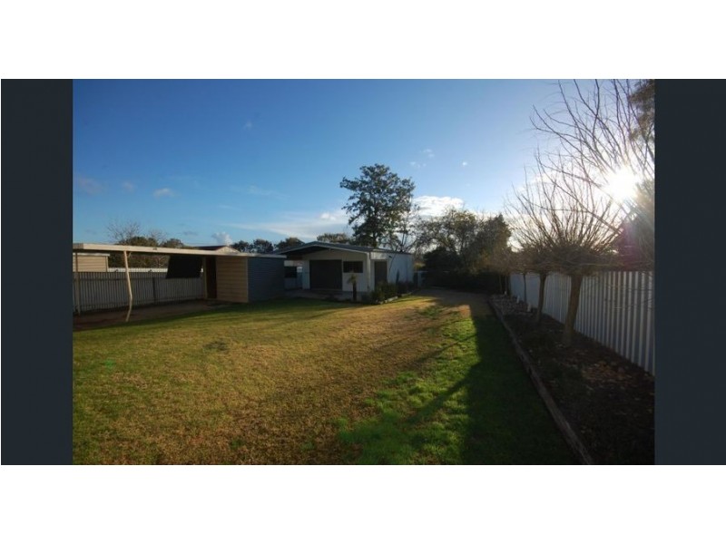 2 Hunter Street, Mount Austin NSW 2650