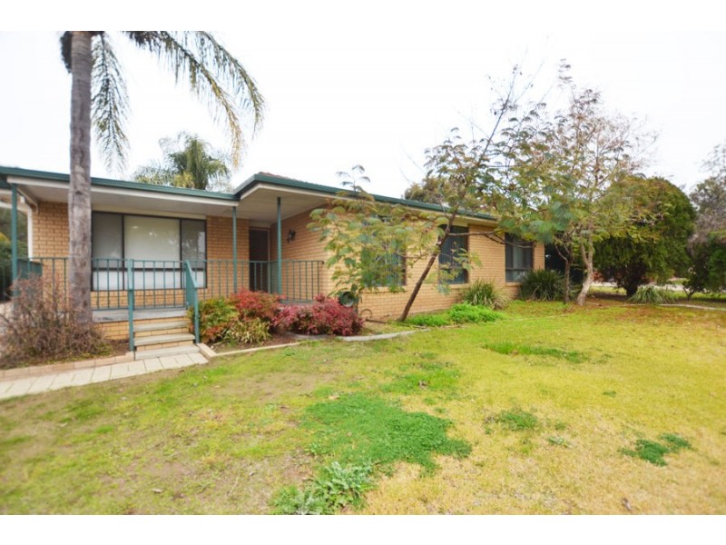 24 Pugsley Avenue, Estella NSW 2650