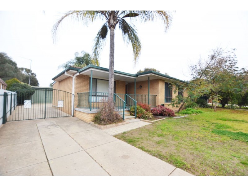 24 Pugsley Avenue, Estella NSW 2650