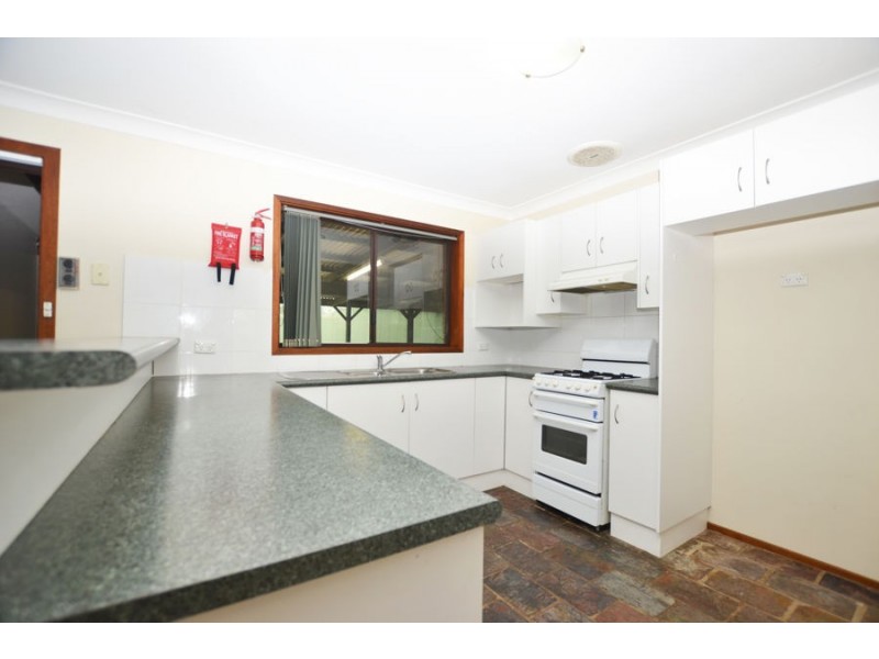 24 Pugsley Avenue, Estella NSW 2650