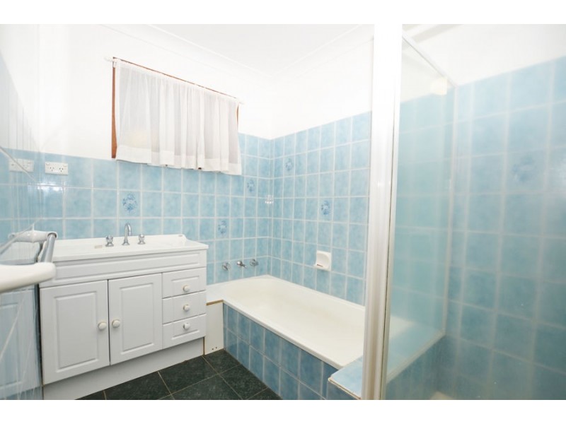 24 Pugsley Avenue, Estella NSW 2650