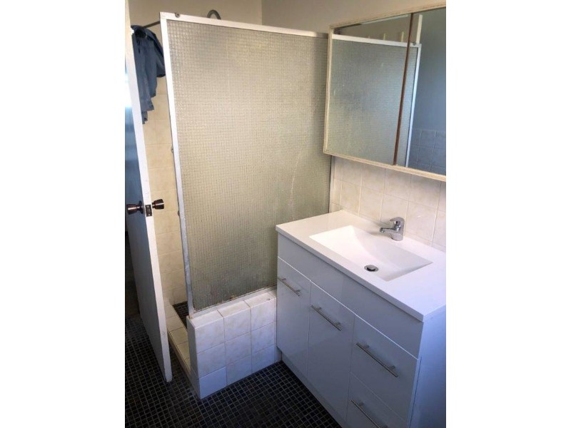 2/12 Marloo Crescent, Kooringal NSW 2650