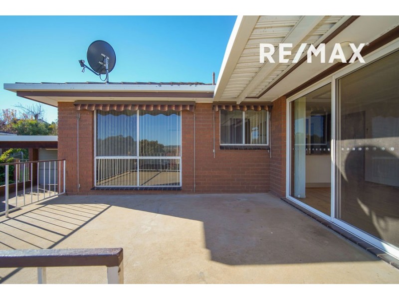 12 Amsterdam Crescent, Tolland NSW 2650