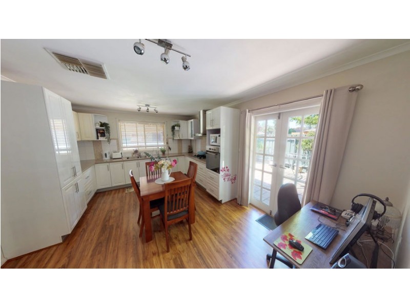 53 Adjin Street, Mount Austin NSW 2650