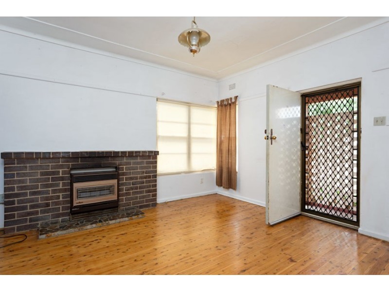 91 Bolger Avenue, Mount Austin NSW 2650