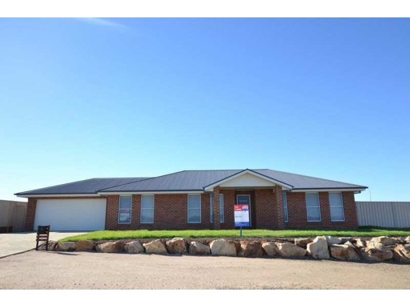 5 Muttama Parade, Gobbagombalin NSW 2650