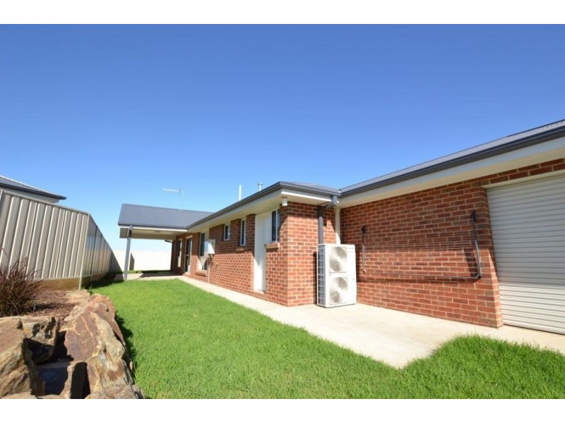 5 Muttama Parade, Gobbagombalin NSW 2650