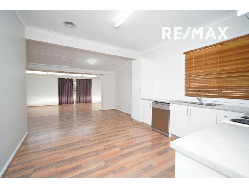 12 Sullivan Avenue, Wagga Wagga NSW 2650