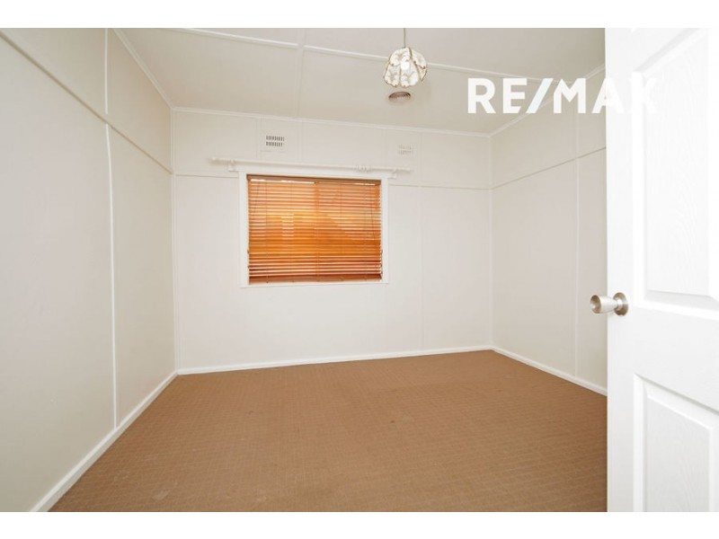 12 Sullivan Avenue, Wagga Wagga NSW 2650