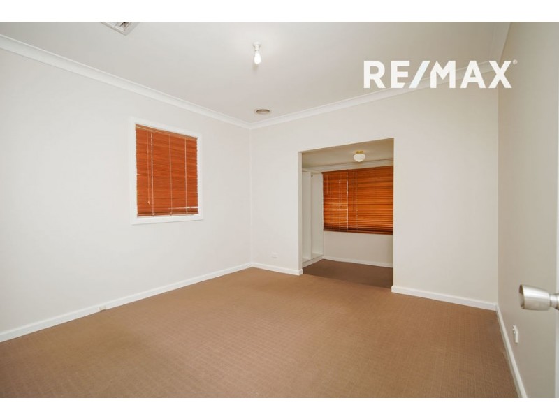 12 Sullivan Avenue, Wagga Wagga NSW 2650