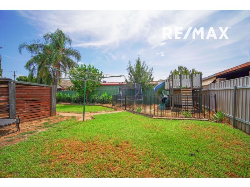 5 Crisp Drive, Ashmont NSW 2650