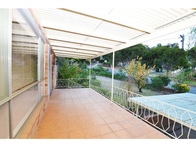 3 Warrawong Street, Kooringal NSW 2650