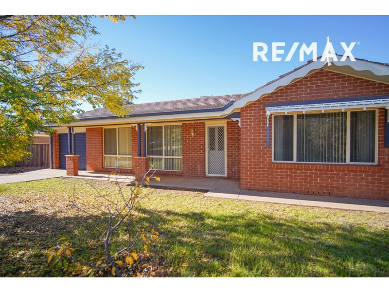 11 Canola Place, Estella NSW 2650