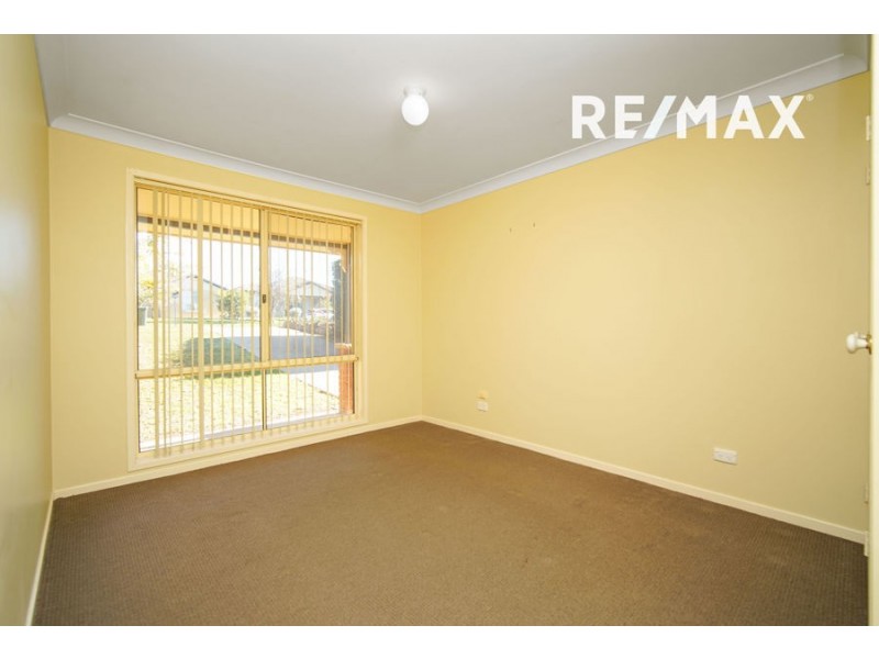 11 Canola Place, Estella NSW 2650