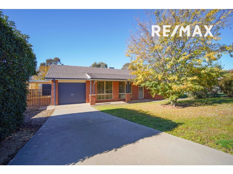 11 Canola Place, Estella NSW 2650