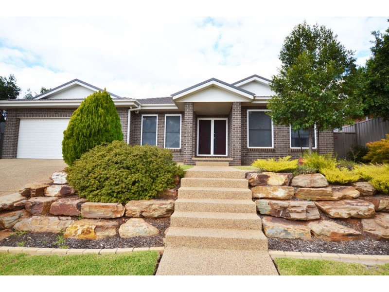 17 Osterley Street, Bourkelands NSW 2650