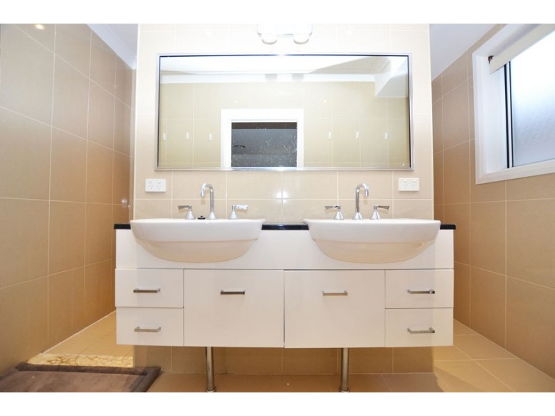 17 Osterley Street, Bourkelands NSW 2650