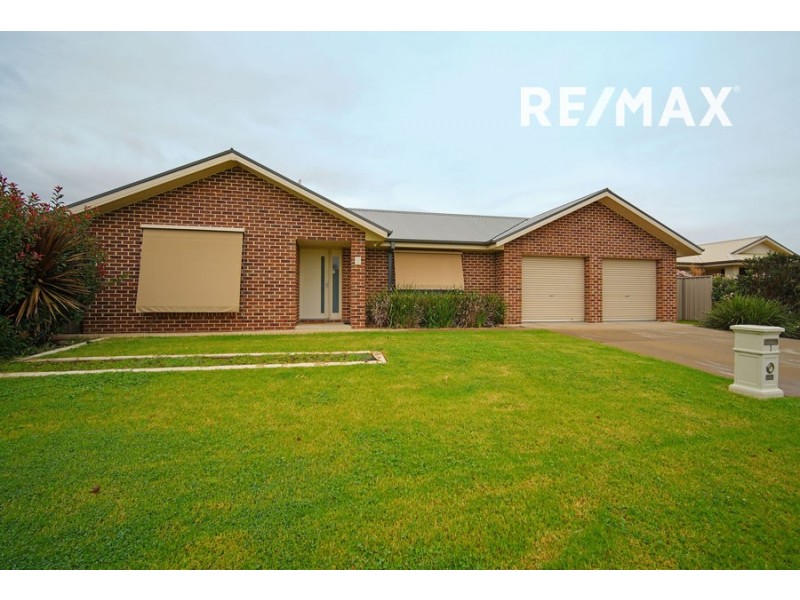 1 Carinya Street, Glenfield Park NSW 2650