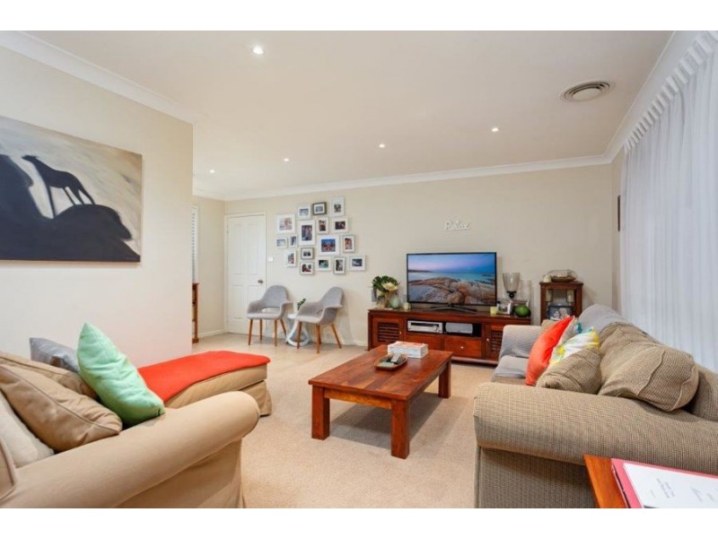 1 Carinya Street, Glenfield Park NSW 2650