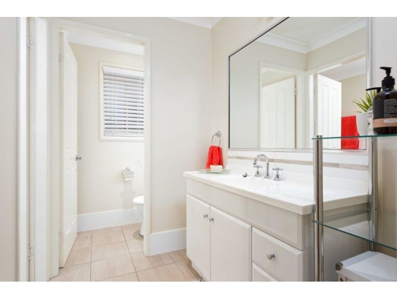 1 Carinya Street, Glenfield Park NSW 2650