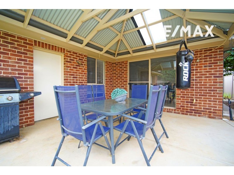 1 Carinya Street, Glenfield Park NSW 2650