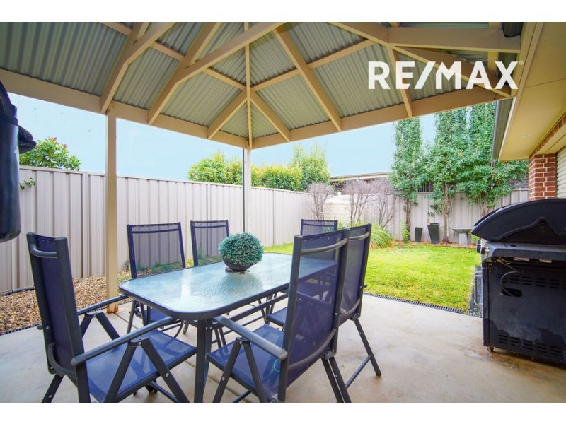 1 Carinya Street, Glenfield Park NSW 2650