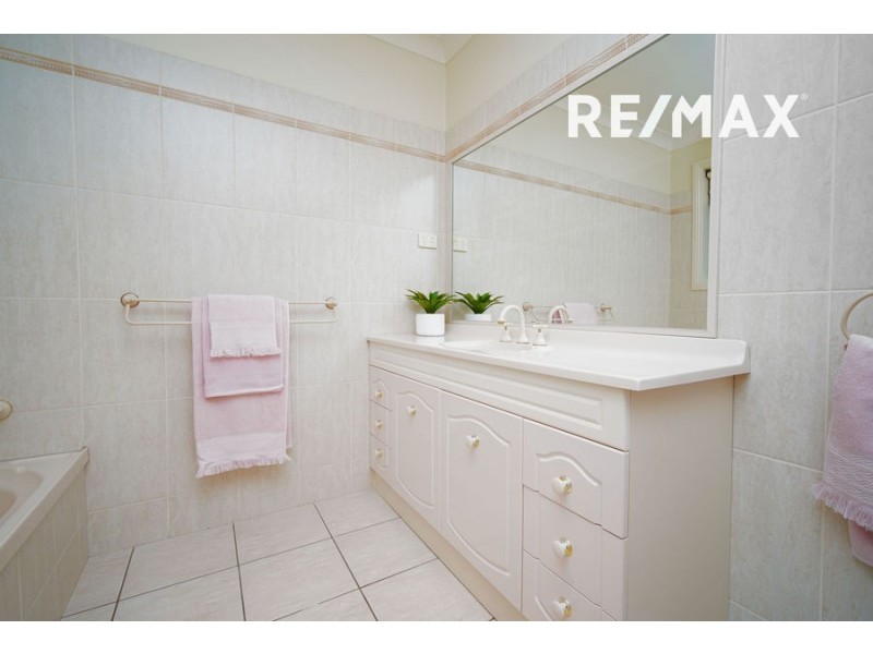 26 Stirling Boulevard, Tatton NSW 2650