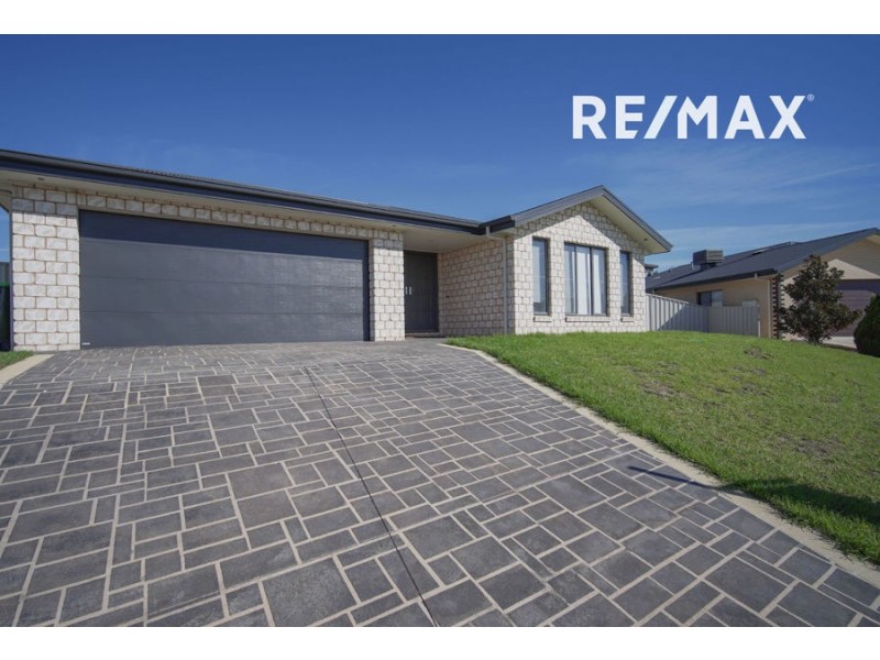 16 Yandee Place, Estella NSW 2650