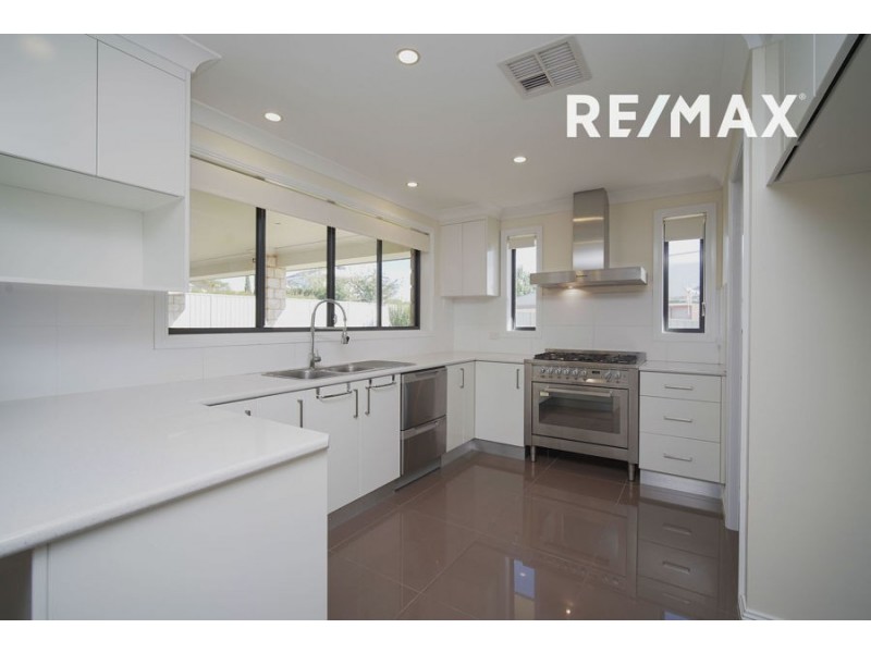 16 Yandee Place, Estella NSW 2650