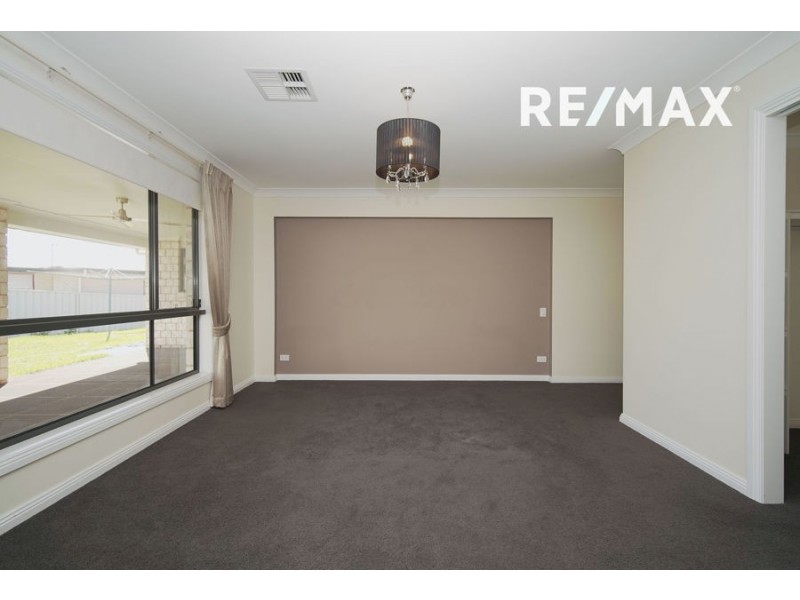 16 Yandee Place, Estella NSW 2650