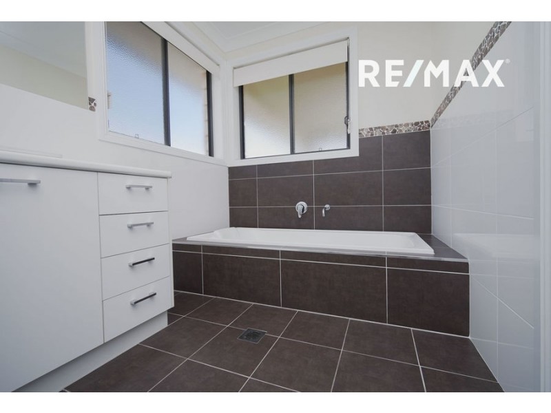 16 Yandee Place, Estella NSW 2650