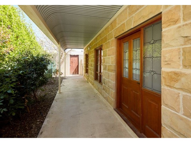 18 Rowe Street, Lake Albert NSW 2650