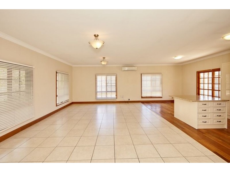 18 Rowe Street, Lake Albert NSW 2650