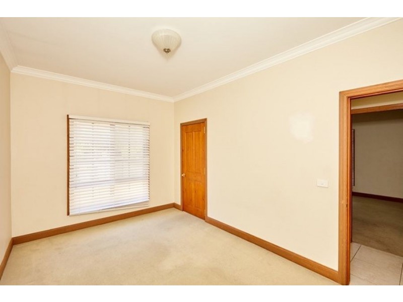 18 Rowe Street, Lake Albert NSW 2650
