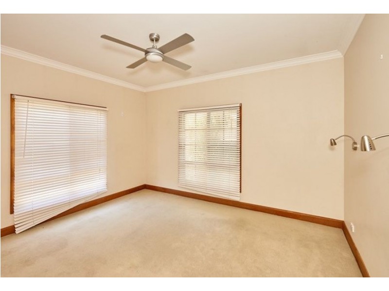 18 Rowe Street, Lake Albert NSW 2650